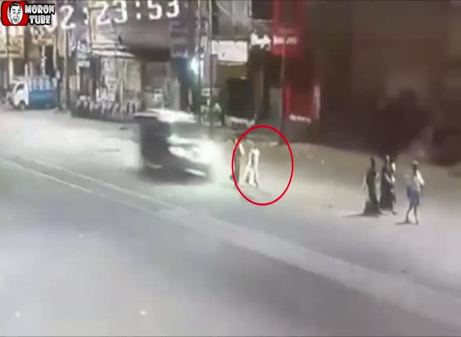 Video :A driver murders a mother by accident and gravely hurts her unborn child